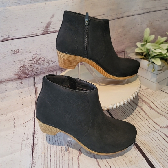 Dansko Shoes - NWOT Dankso Womens Maria Black Milled Nubuck Leather Boots Size 7.5 US, 38 EU